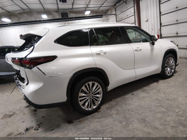 2024 Toyota Highlander Platinum მანქანა იყიდება აუქციონზე, vin: 5TDKDRBH2RS572279, აუქციონის ნომერი: 44420940