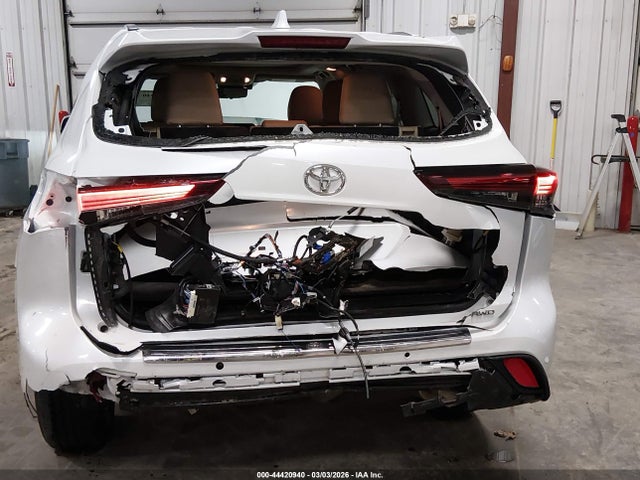 2024 Toyota Highlander Platinum მანქანა იყიდება აუქციონზე, vin: 5TDKDRBH2RS572279, აუქციონის ნომერი: 44420940