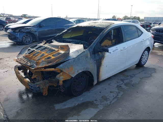 2T1BURHE8FC381158 Toyota COROLLA LE
