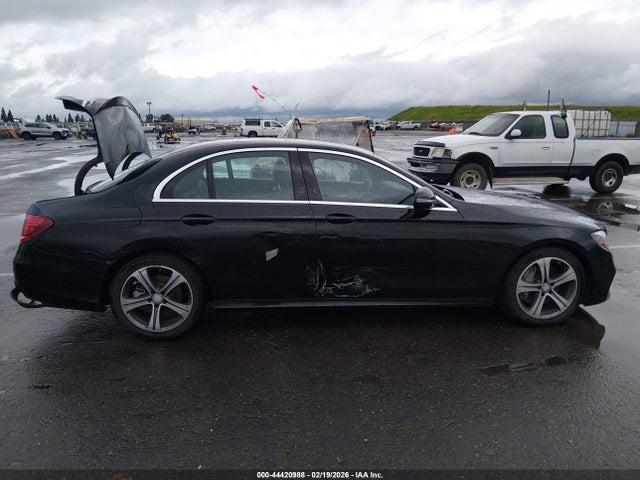 WDDZF4KBXHA121691 Mercedes-Benz E 300 4matic