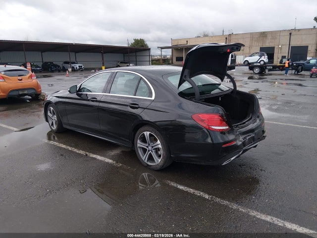 WDDZF4KBXHA121691 Mercedes-Benz E 300 4matic