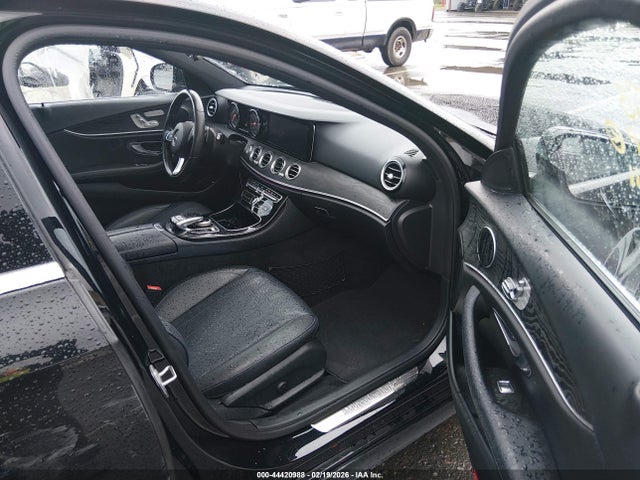 WDDZF4KBXHA121691 Mercedes-Benz E 300 4matic