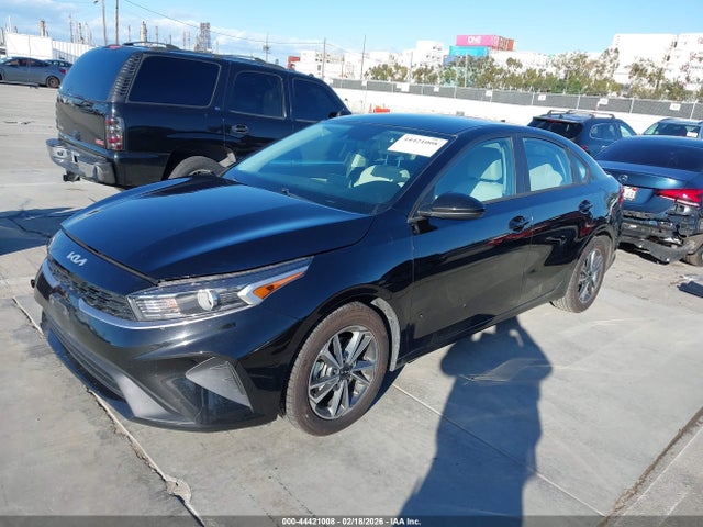 KIA Forte Lxs 2023 3KPF24AD6PE548325 Image 2
