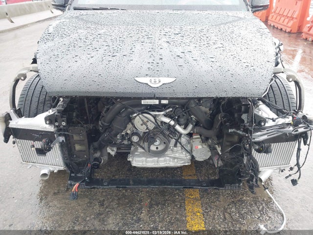 SJAA72ZV2RC024999 Bentley Bentayga Hybrid A/azure/s