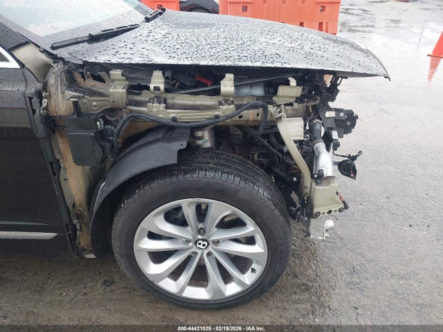 SJAA72ZV2RC024999 Bentley Bentayga Hybrid A/azure/s