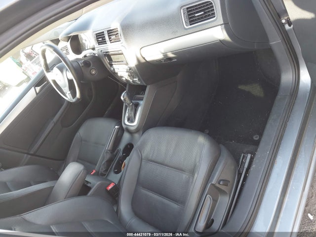 44421079 :رقم المزاد ، 3VWD17AJ0EM314344 vin ، 2014 Volkswagen Jetta 1.8t Se مزاد بيع