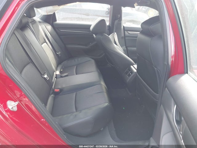 44421247 :رقم المزاد ، 1HGCV2F32JA019576 vin ، 2018 Honda Accord Sport 2.0t مزاد بيع