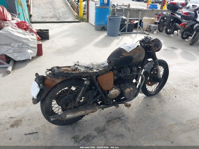 44421258 :رقم المزاد ، SMT900HN11J128297 vin ، 2001 Triumph Motorcycle Bonneville مزاد بيع