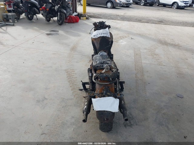 44421258 :رقم المزاد ، SMT900HN11J128297 vin ، 2001 Triumph Motorcycle Bonneville مزاد بيع