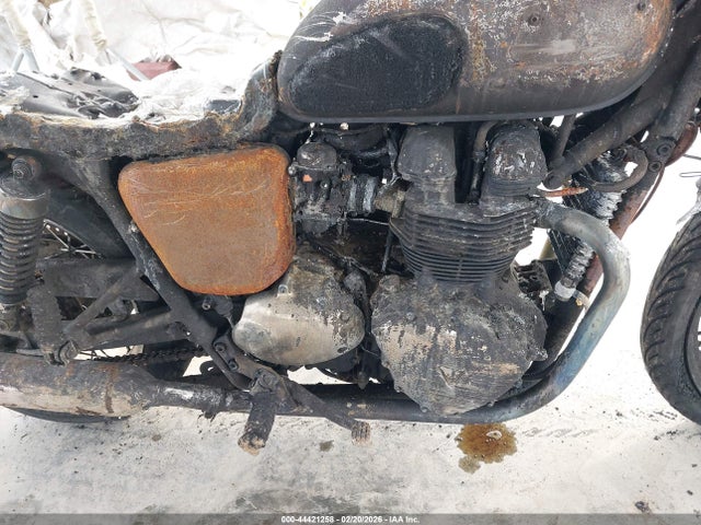 44421258 :رقم المزاد ، SMT900HN11J128297 vin ، 2001 Triumph Motorcycle Bonneville مزاد بيع