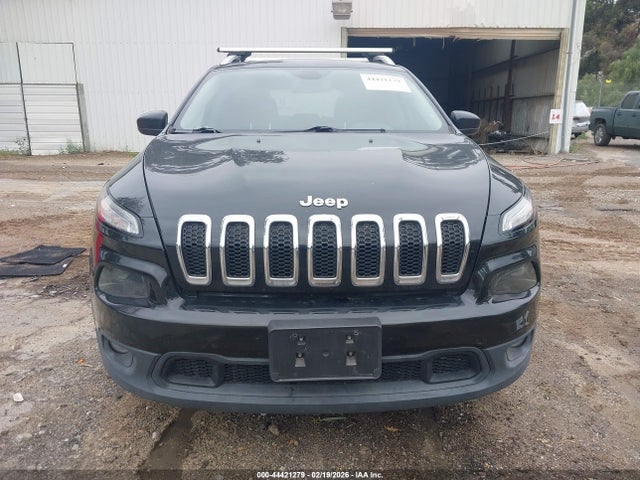 1C4PJLCS2GW230429 Jeep Cherokee Latitude