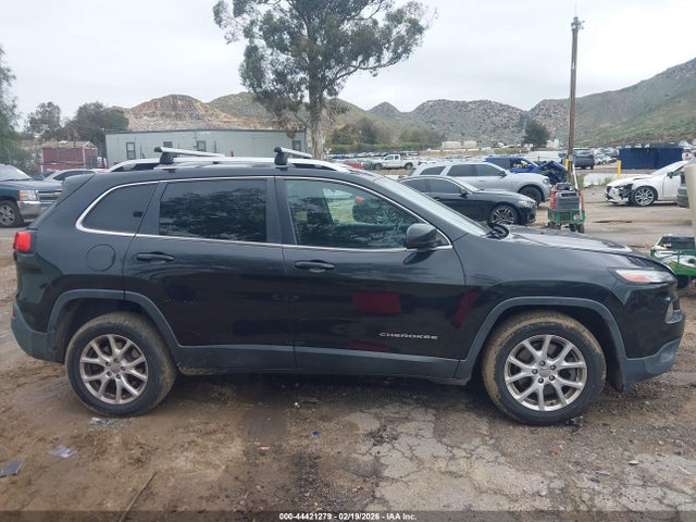 1C4PJLCS2GW230429 Jeep Cherokee Latitude