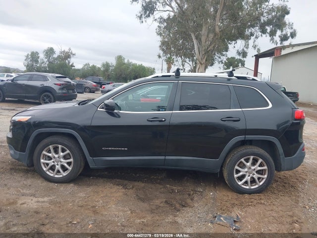 1C4PJLCS2GW230429 Jeep Cherokee Latitude