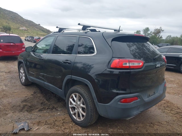 1C4PJLCS2GW230429 Jeep Cherokee Latitude