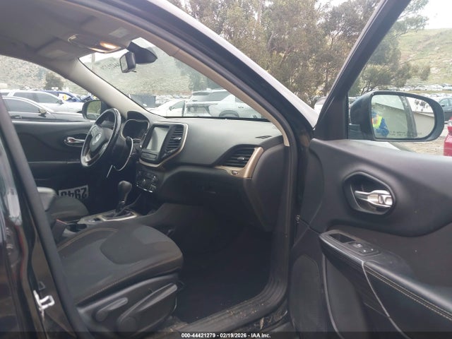 1C4PJLCS2GW230429 Jeep Cherokee Latitude