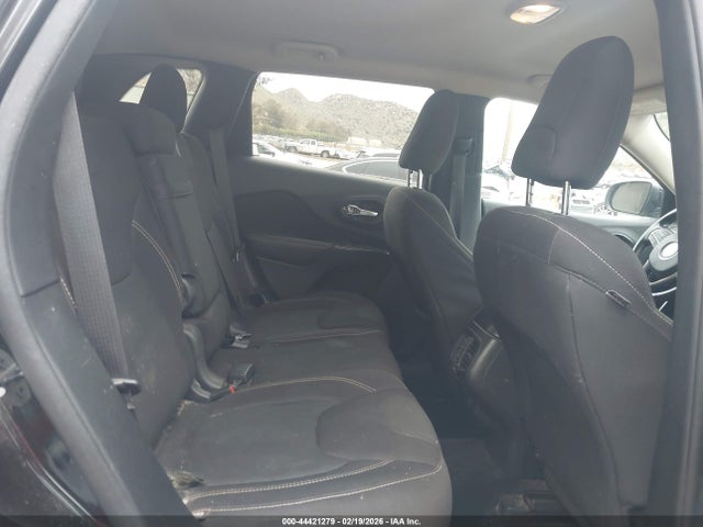 1C4PJLCS2GW230429 Jeep Cherokee Latitude