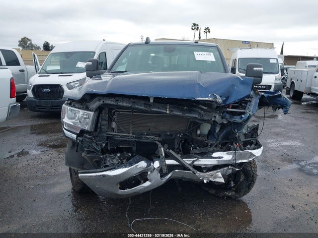3C6UR5DJ7RG386391 RAM 2500 Big Horn 4x4 6&#039;4 Box