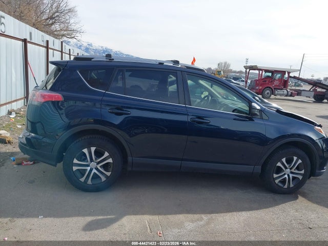JTMBFREV0HJ708156 Toyota RAV4 LE