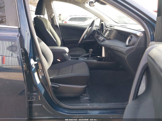 JTMBFREV0HJ708156 Toyota RAV4 LE