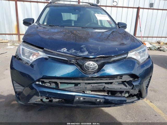 JTMBFREV0HJ708156 Toyota RAV4 LE