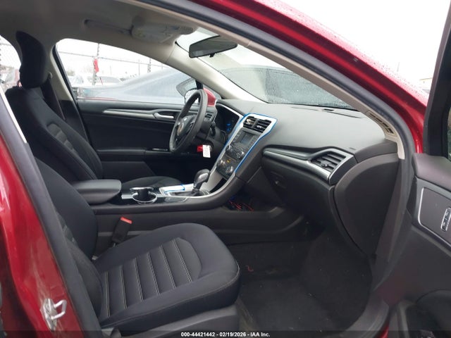 3FA6P0H78FR105665 Ford FUSION SE