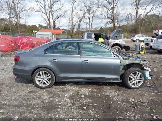 44421450 :رقم المزاد ، 3VWL17AJ0HM390985 vin ، 2017 Volkswagen Jetta مزاد بيع