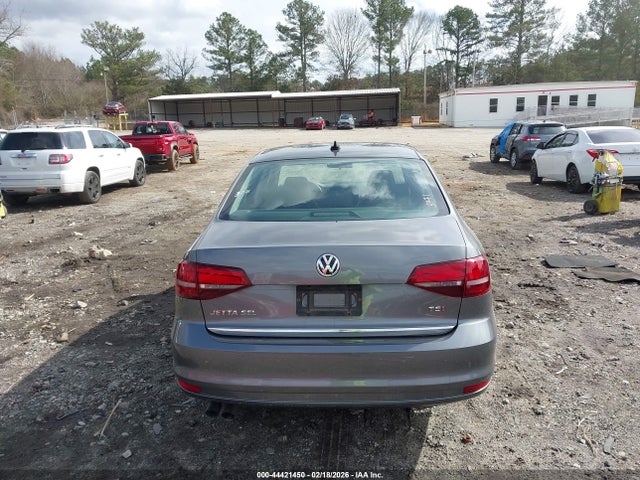 44421450 :رقم المزاد ، 3VWL17AJ0HM390985 vin ، 2017 Volkswagen Jetta مزاد بيع