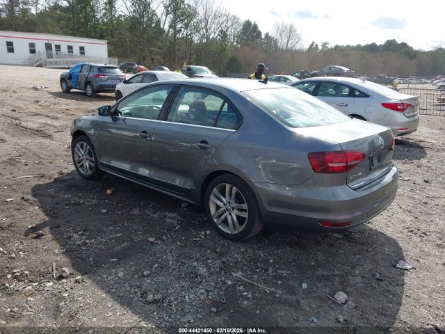 44421450 :رقم المزاد ، 3VWL17AJ0HM390985 vin ، 2017 Volkswagen Jetta مزاد بيع