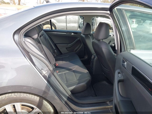 44421450 :رقم المزاد ، 3VWL17AJ0HM390985 vin ، 2017 Volkswagen Jetta مزاد بيع