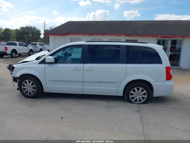 2015 Chrysler Town & Country Touring მანქანა იყიდება აუქციონზე, vin: 2C4RC1BG2FR638148, აუქციონის ნომერი: 44421525