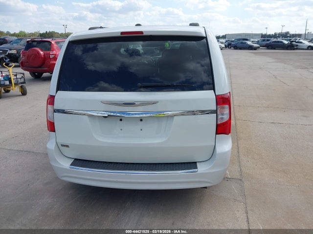 2015 Chrysler Town & Country Touring მანქანა იყიდება აუქციონზე, vin: 2C4RC1BG2FR638148, აუქციონის ნომერი: 44421525