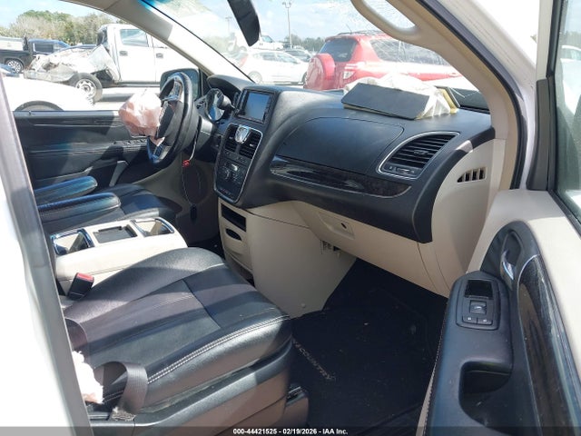 2015 Chrysler Town & Country Touring მანქანა იყიდება აუქციონზე, vin: 2C4RC1BG2FR638148, აუქციონის ნომერი: 44421525