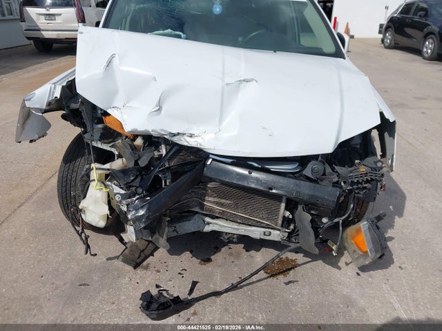 2015 Chrysler Town & Country Touring მანქანა იყიდება აუქციონზე, vin: 2C4RC1BG2FR638148, აუქციონის ნომერი: 44421525