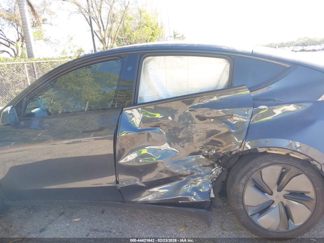 7SAYGDED8TA462765 Tesla Model Y Premium Rear-wheel Drive/standard Rear-wheel Drive