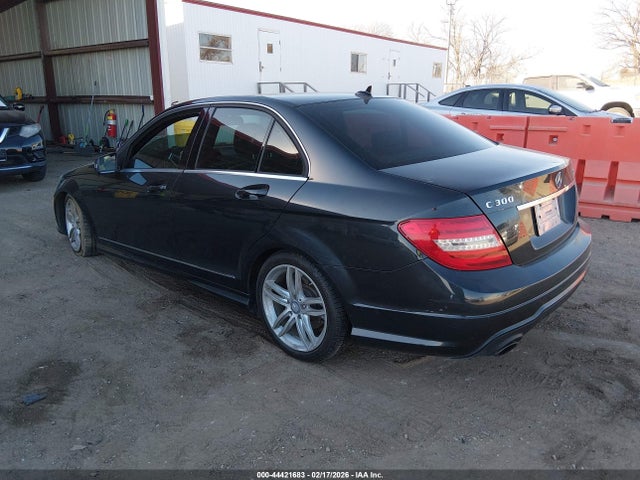 2012 MERCEDES-BENZ C 300 WDDGF8BB8CA648894 Photo 2