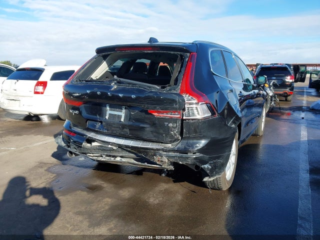 2021 Volvo Xc60 T6 Momentum მანქანა იყიდება აუქციონზე, vin: YV4A22RK6M1770389, აუქციონის ნომერი: 44421724