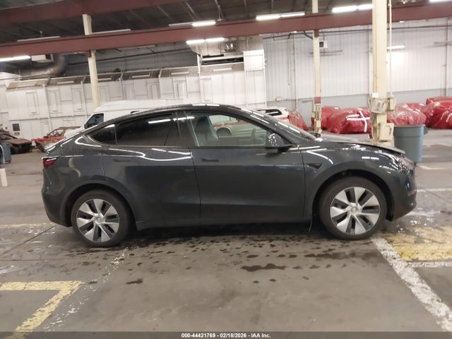 Продажа на аукционе авто 2024 Tesla Model Y Long Range Dual Motor All-wheel Drive, vin: 7SAYGDEE9RF991825, номер лота: 44421769