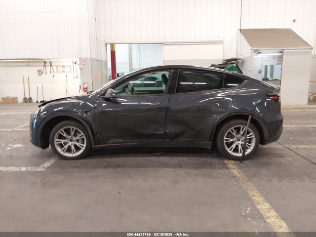 Продажа на аукционе авто 2024 Tesla Model Y Long Range Dual Motor All-wheel Drive, vin: 7SAYGDEE9RF991825, номер лота: 44421769