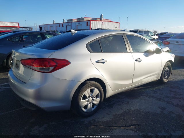 KIA FORTE LX 2017 3KPFK4A7XHE031492 Image 4