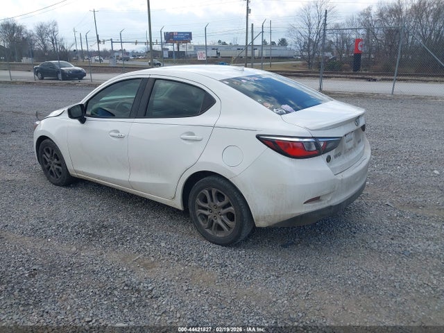 2019 TOYOTA YARIS 3MYDLBYV4KY505201 Photo 2