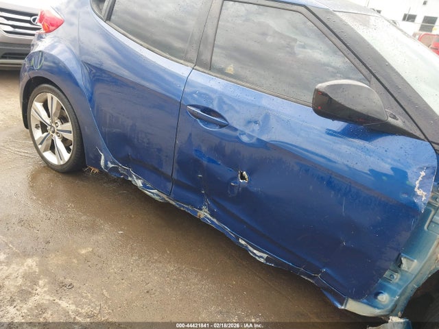 44421841 :رقم المزاد ، KMHTC6AD2HU320879 vin ، 2017 Hyundai Veloster Value Edition مزاد بيع