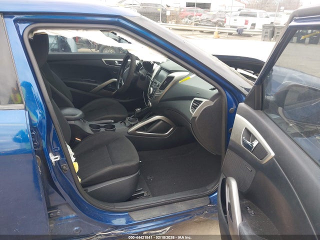 44421841 :رقم المزاد ، KMHTC6AD2HU320879 vin ، 2017 Hyundai Veloster Value Edition مزاد بيع