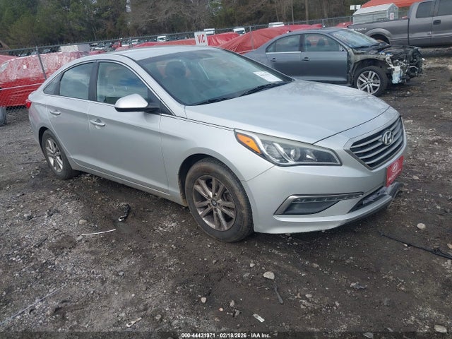 Hyundai SONATA SE 2015 5NPE24AF0FH031805 Image 1