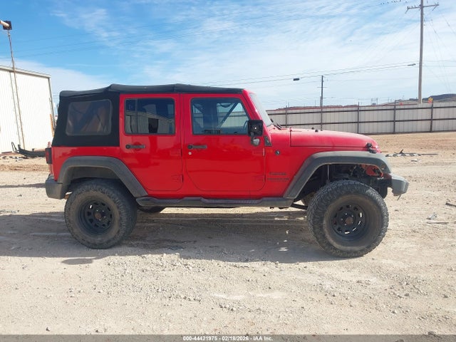 1C4BJWDG9FL526828 Jeep Wrangler Unlimited Sport