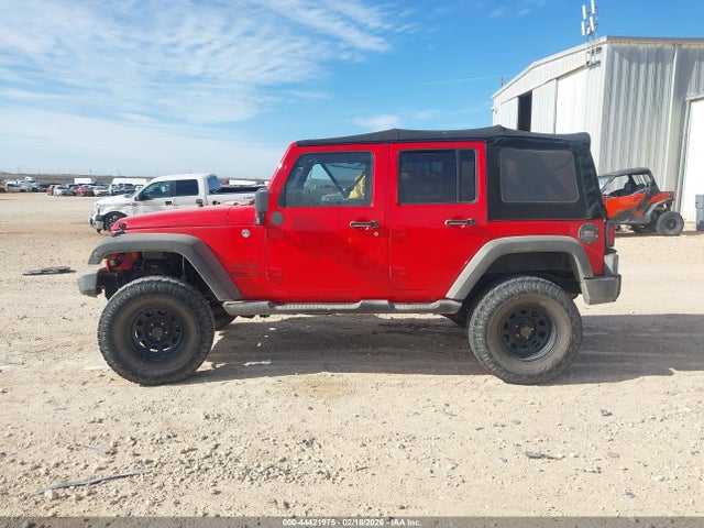 1C4BJWDG9FL526828 Jeep Wrangler Unlimited Sport