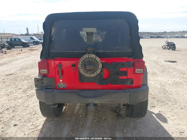 1C4BJWDG9FL526828 Jeep Wrangler Unlimited Sport