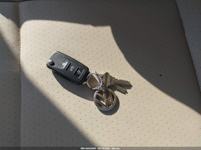 2019 VOLKSWAGEN BEETLE 3VWJD7AT3KM712784 Photo 10