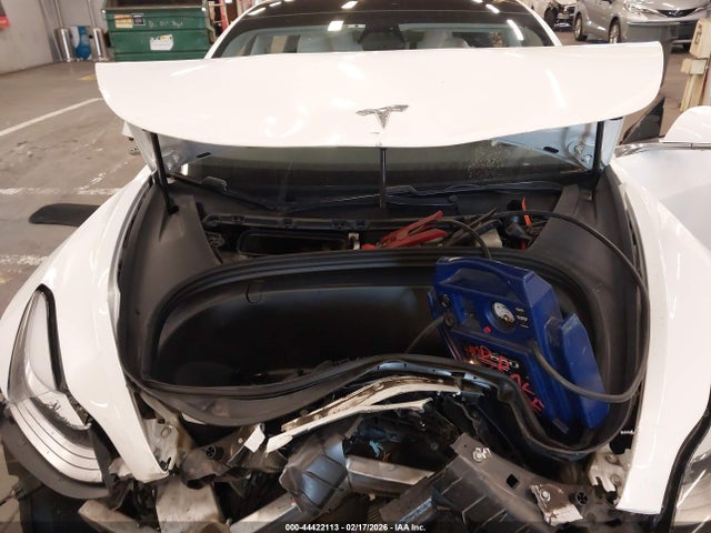 44422113 :رقم المزاد ، 5YJ3E1EB8KF421600 vin ، 2019 Tesla Model 3 Long Range/performance مزاد بيع