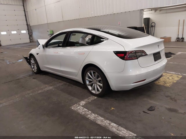 44422113 :رقم المزاد ، 5YJ3E1EB8KF421600 vin ، 2019 Tesla Model 3 Long Range/performance مزاد بيع