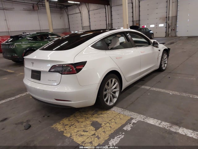 44422113 :رقم المزاد ، 5YJ3E1EB8KF421600 vin ، 2019 Tesla Model 3 Long Range/performance مزاد بيع